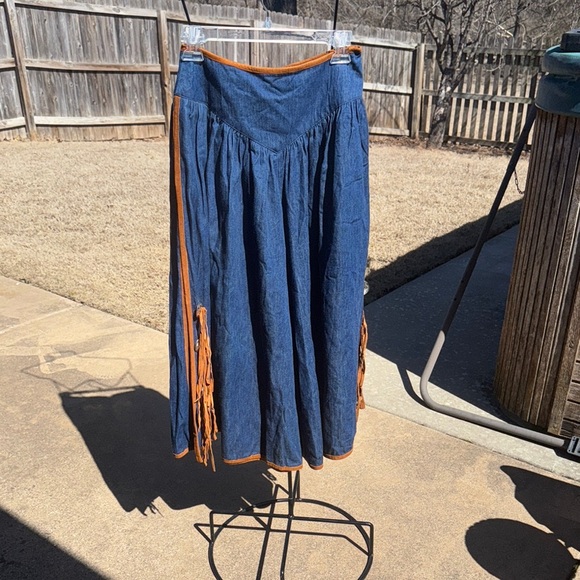 Vintage Denim Western Coulottes Fringe Pants conchos Bis Paris BH 38 sexy slits